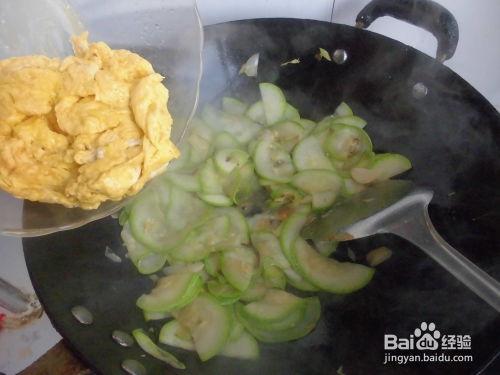 角瓜炒土豆皮可以吃吗视频,家常美味新尝试