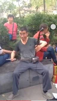 吃瓜观众在唱歌的视频大全,吃瓜观众变身K歌达人，视频大全带你领略欢乐时刻