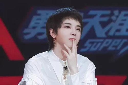 华晨宇吃瓜现场视频,揭秘明星私下趣味瞬间